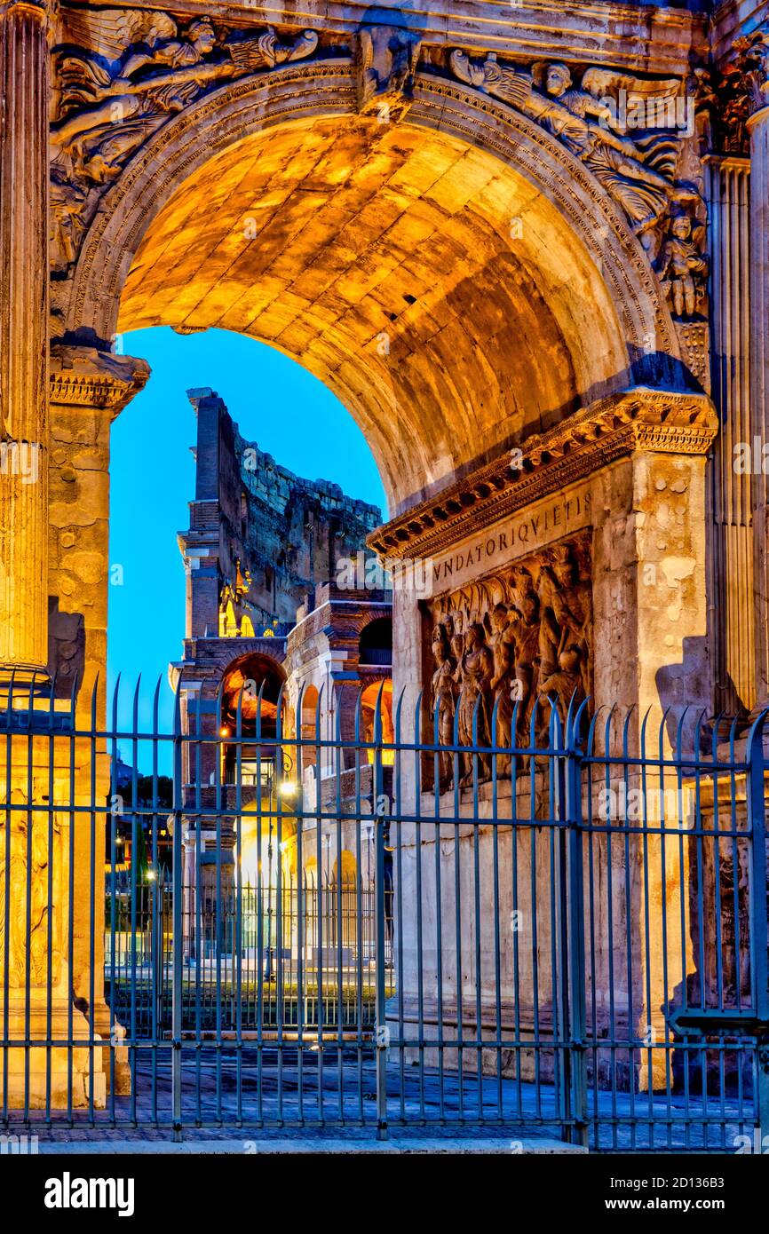 Arche de Constantine et du Colisée, Rome, Italie Banque D'Images