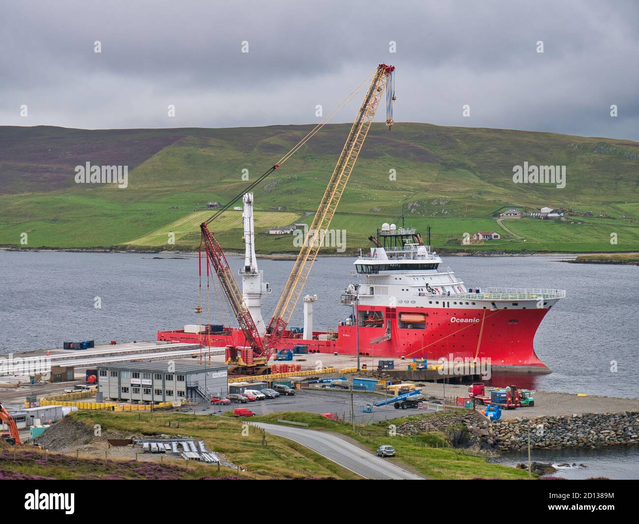 Le navire de soutien océanique au large de la jetée en eaux profondes de Dales Voe South Quay, utilisé pour le déclassement de l'industrie maritime et pétrolière dans Shetland Banque D'Images