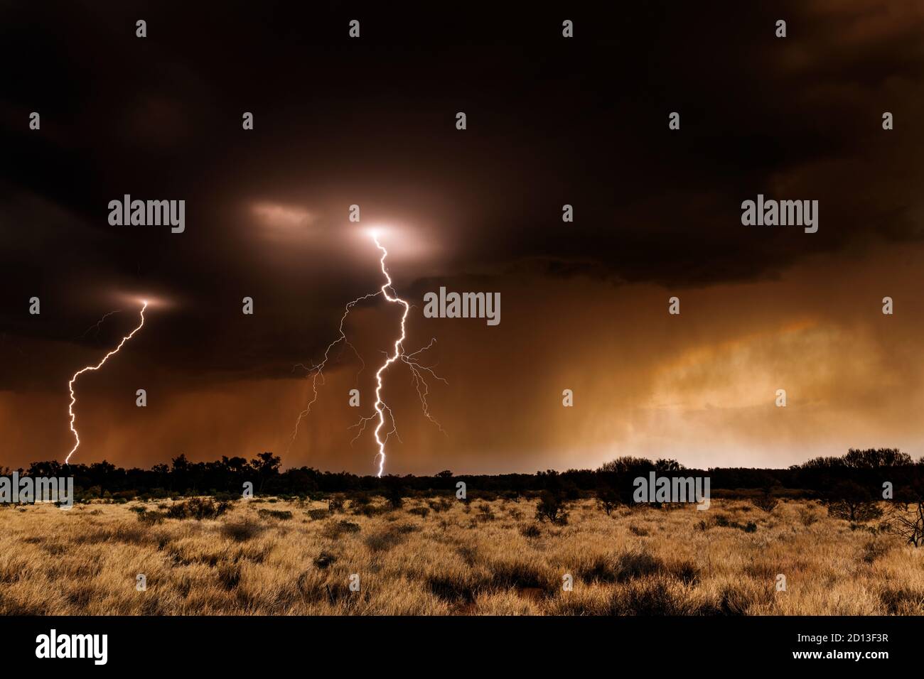 Orage dans les déserts centraux d'Australie. Banque D'Images