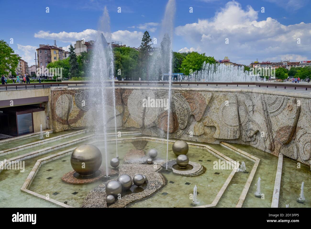 Fontaines, place devant le palais de la culture, de la Bulgarie, de Bulevard Sofia, Bulgarie, Springbrunnen, Platz vor dem Les Kulturpalast, Bulgar Banque D'Images