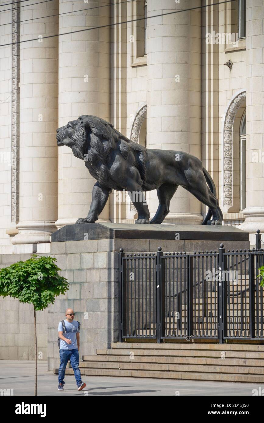 Sculpture du Lion, le centre de justice, Sofia, Bulgarie, Loewenskulptur, Justizpalast, Spanien Banque D'Images