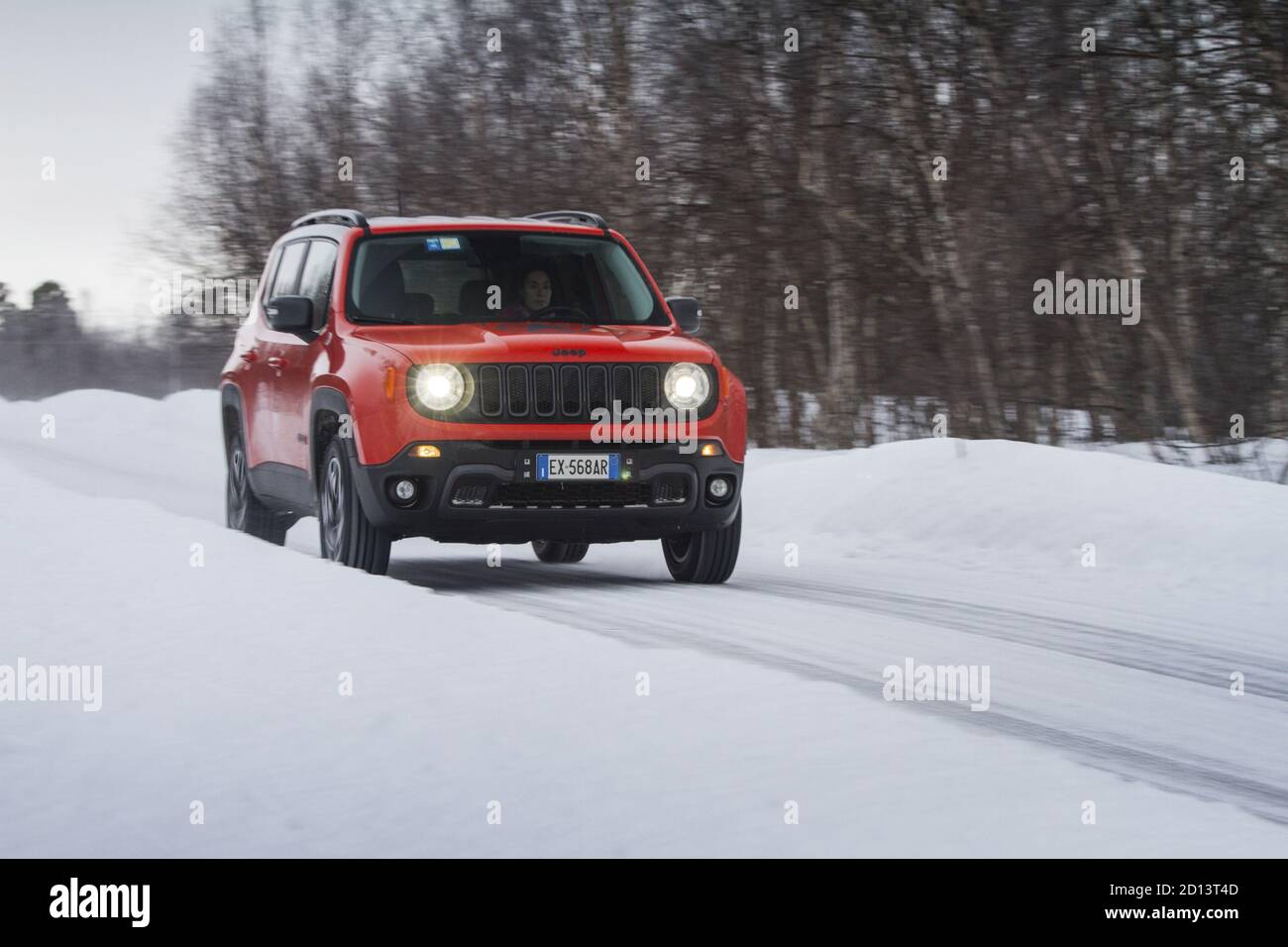 Jeep Renegade sur glace dans le nord de la Suède, février 2015 Banque D'Images