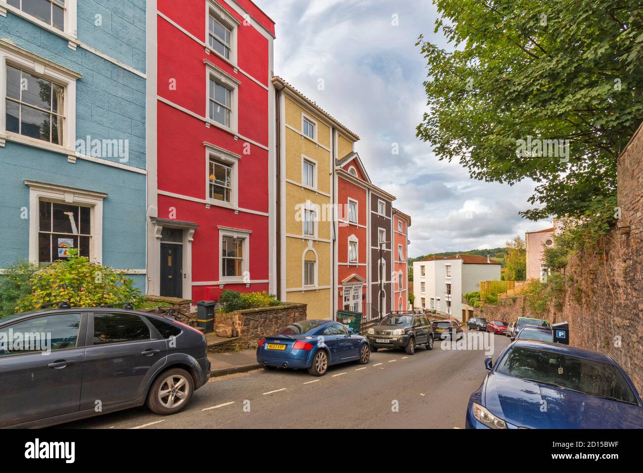 VILLE DE BRISTOL LES MAISONS COLORÉES DE L'ÉGLISE CLIFTON WOOD LANE ET BELLEVUE CRESCENT DE LA VILLE Banque D'Images
