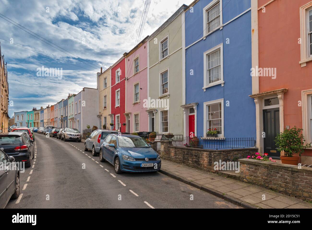 VILLE DE BRISTOL LES NOMBREUSES MAISONS COLORÉES DANS LE BOIS DE CLIFTON ET LE CROISSANT BELLEVUE DE LA VILLE Banque D'Images