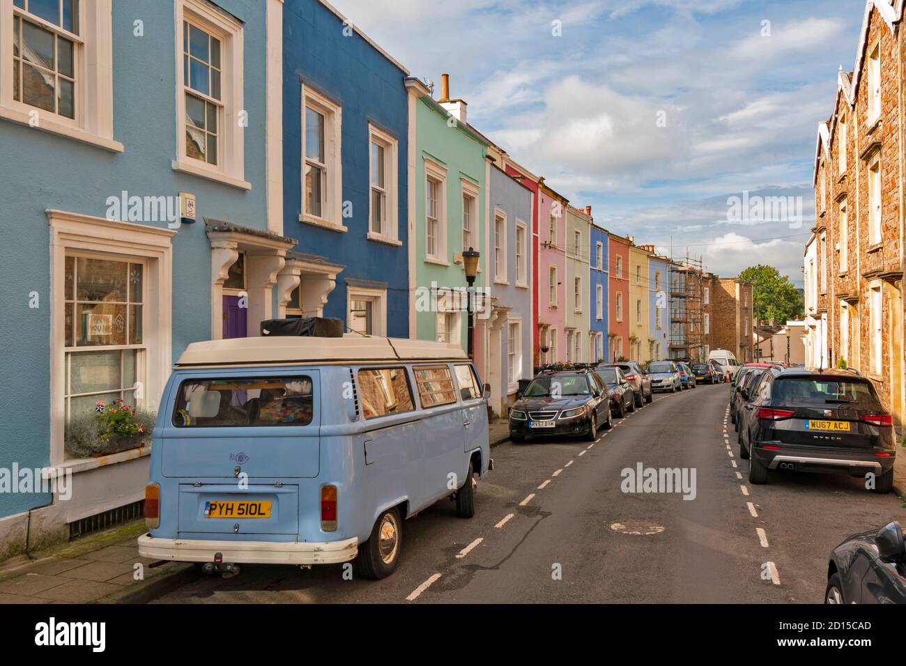 VILLE DE BRISTOL LES NOMBREUSES MAISONS COLORÉES DANS LE BOIS DE CLIFTON ET LE CROISSANT BELLEVUE DE LA VILLE Banque D'Images
