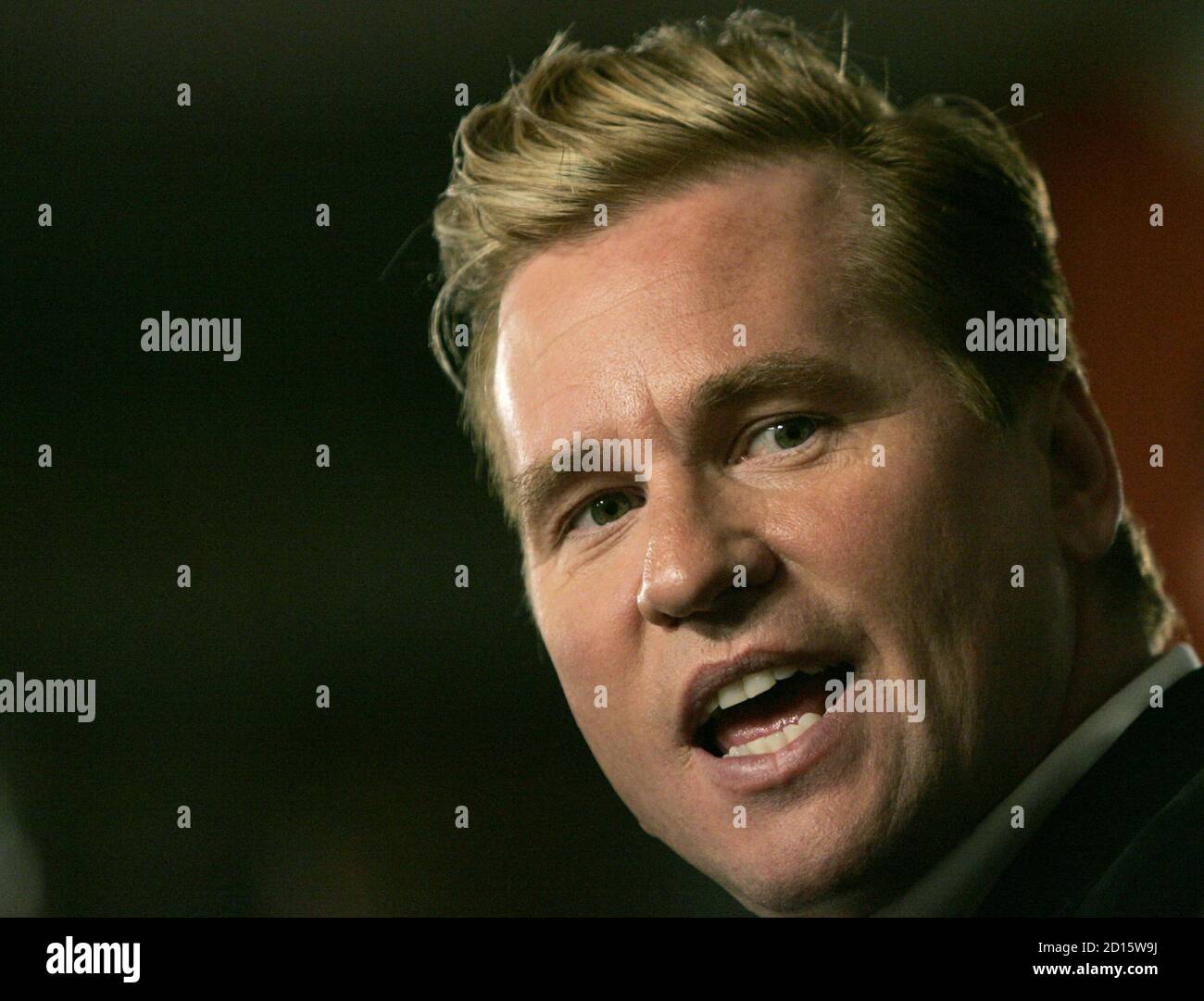 Actor Val Kilmer Attends The Los Angeles Premiere Of Warner Brothers Pictures Kiss Kiss Bang Bang At The Grauman S Chinese Theatre In Hollywood On October 18 2005 The Movie Tells The Story Of