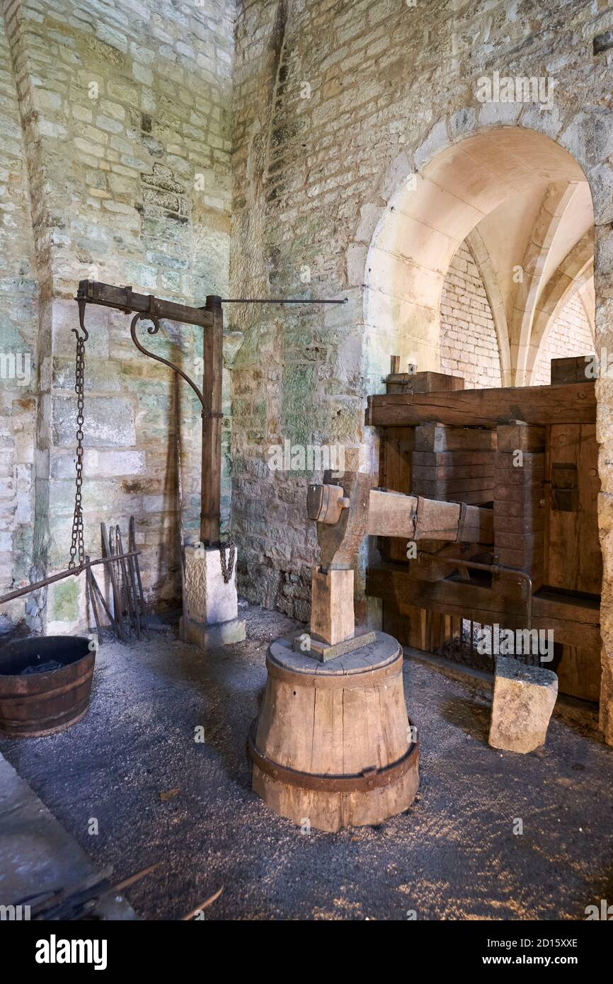 France, Côte d'Or, Marmagne, Abbaye de Fontenay, classée au patrimoine mondial de l'UNESCO, la forge, marteau hydraulique reconstruit en 2008 dans le cadre d'un pro européen Banque D'Images