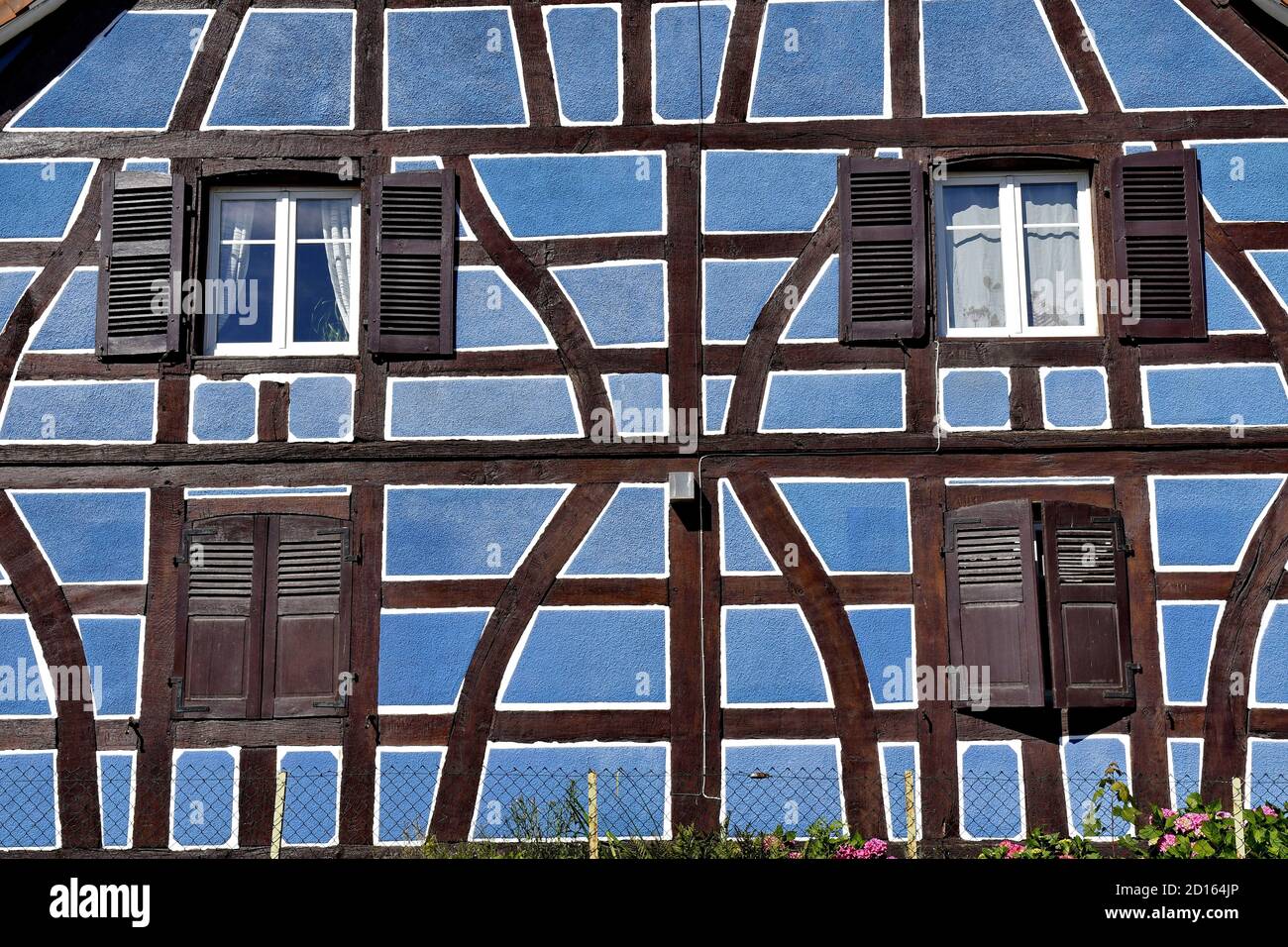 France, territoire de Belfort, maison bleue alsacienne à colombages Banque D'Images