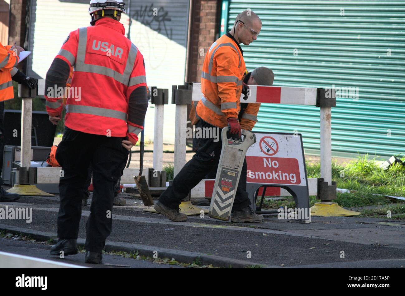 Panneau interdiction de fumer avec les ingénieurs en gaz et les secours en cas d'incendie officier également en balle Banque D'Images