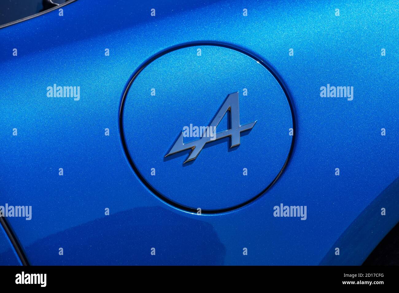 Benon, France - 9 septembre 2020 : gros plan de la berline à essence Renault Alpine d'une voiture de sport bleue Banque D'Images