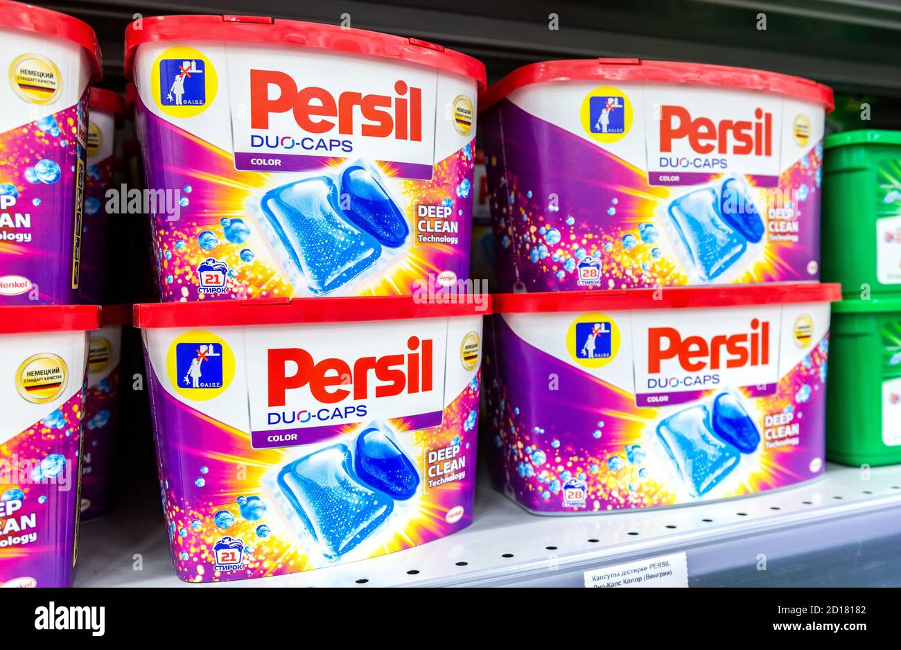 Samara, Russie - 23 novembre 2019 : poudre à laver Persil duo-CAPS sur la tablette prête à la vente au magasin Banque D'Images