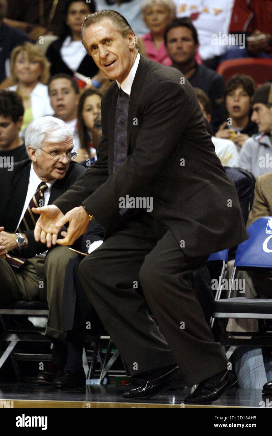 Miami Heat coach Pat Riley instructs his team against the Detroit Pistons  during NBA action in Miami, Florida, February 12, 2006. REUTERS/Marc Serota  Photo Stock - Alamy