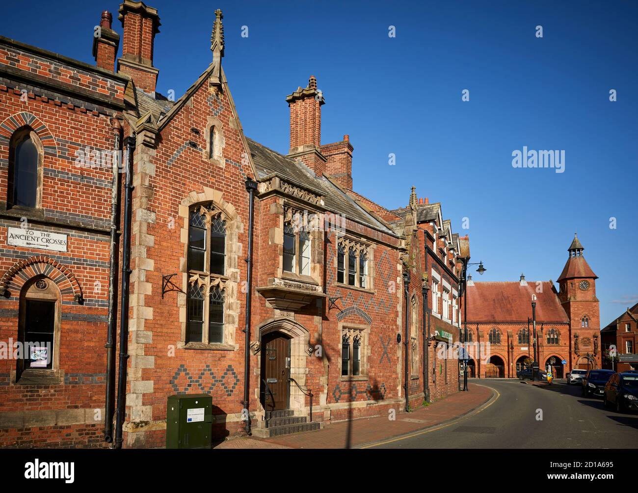 Sandbach ville de marché Cheshire, Angleterre, ancien fiduciaire de la Banque d'épargne dans le style de renouveau gothique Grade II inscrit probablement conçu par Sir George Scott Banque D'Images