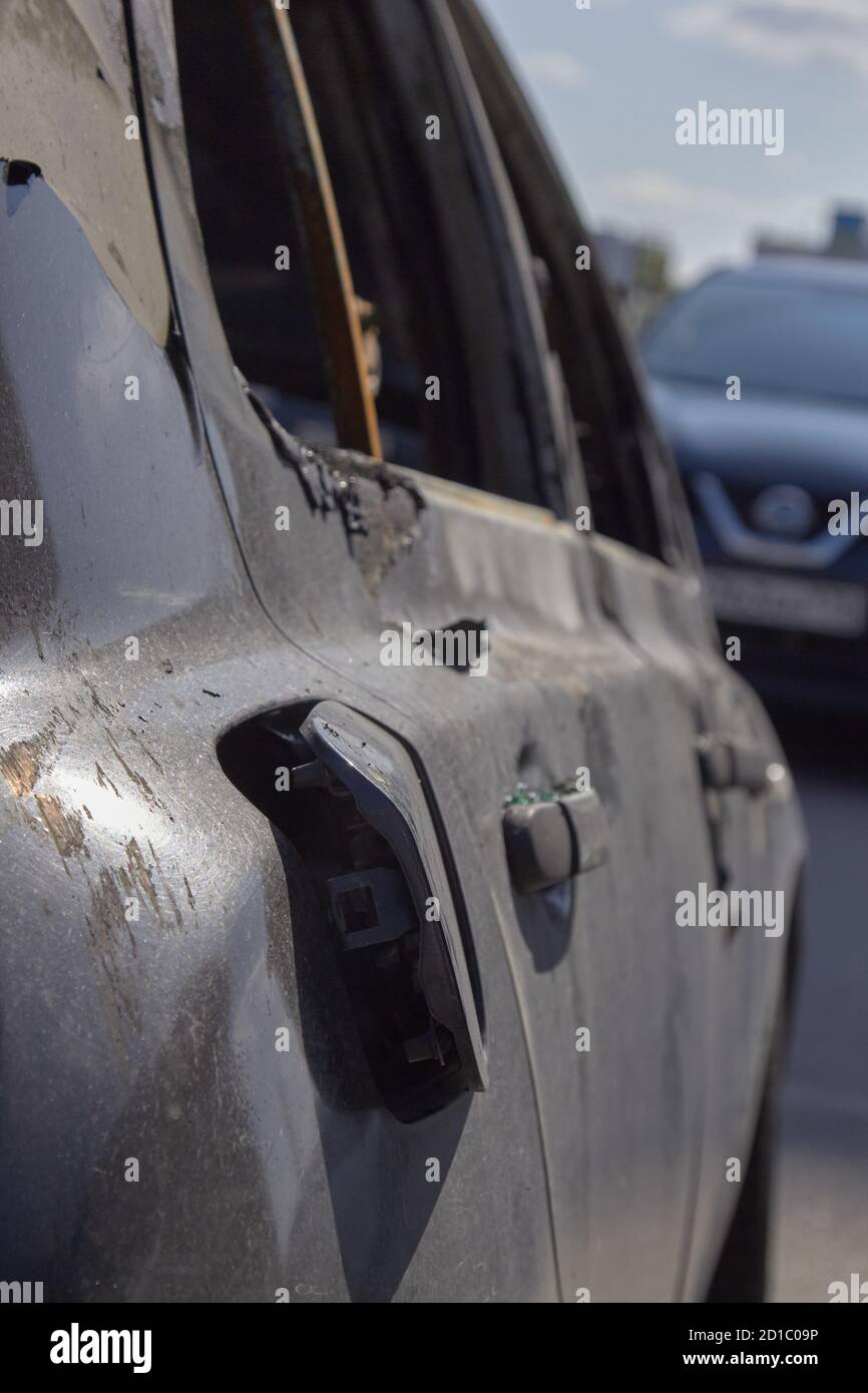la ville a brûlé des voitures, quelques détails après un incendie dans l