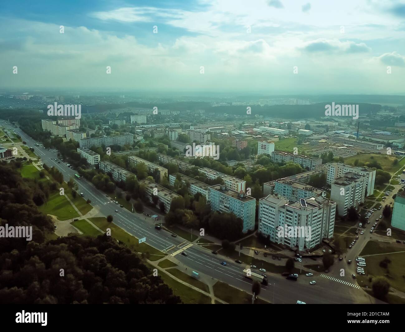 Vue de dessus de la périphérie de la ville un jour d'été, photo du trône Banque D'Images