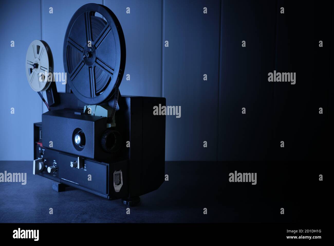 Vue élégante de l'ancien vidéoprojecteur de cinéma 8 mm Photo Stock - Alamy
