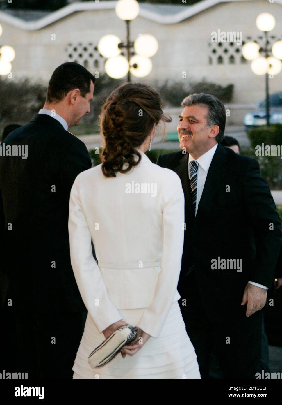 Le président syrien Bachar el-Assad et sa femme Asma accueillent son  homologue turc Abdullah Gul (R), lors de l'ouverture officielle de  'Damascus, la capitale arabe de la culture 2008', à Damas, le