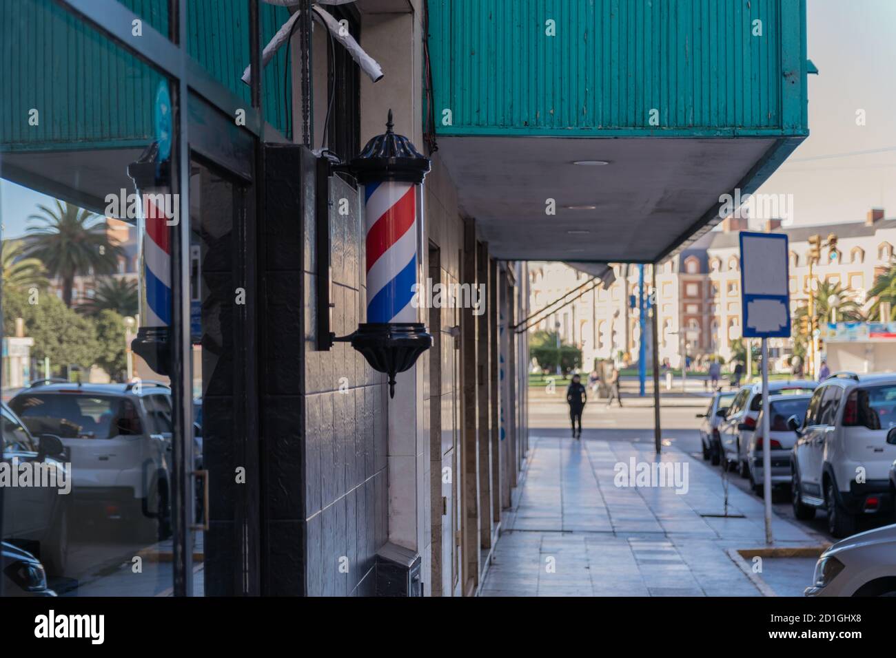 Gros plan d'un poteau de barbier, le signe traditionnel utilisé par les barbiers Banque D'Images
