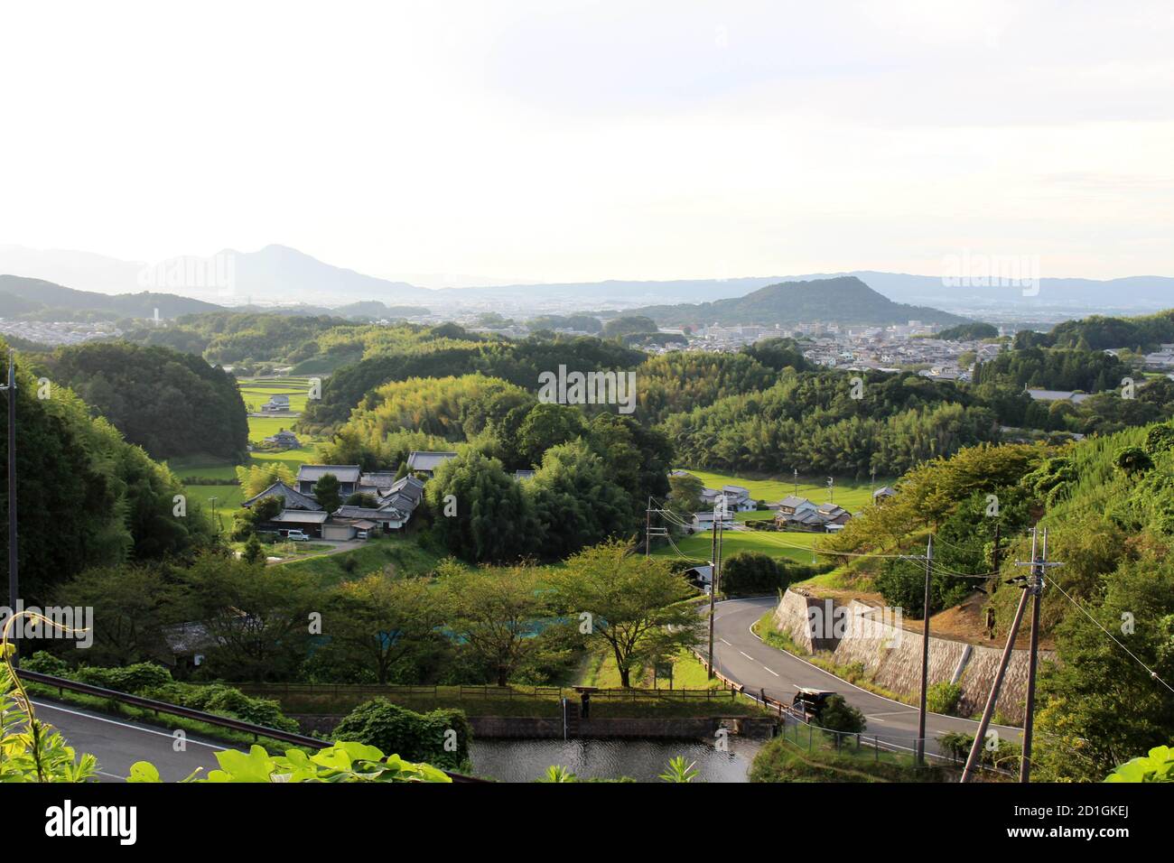 Greeneries, rizières, village et zone de logement à Asuka, Nara, Japon. Pris en septembre 2019. Banque D'Images