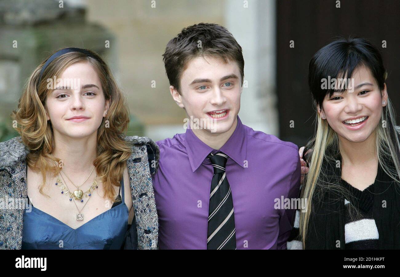 Les acteurs britanniques Emma Watson (L) qui joue Hermione Granger, Daniel  Radcliffe (C) qui joue Harry Potter et Katie Leung (R) qui joue Cho Chang  dans le prochain film "Harry Potter et