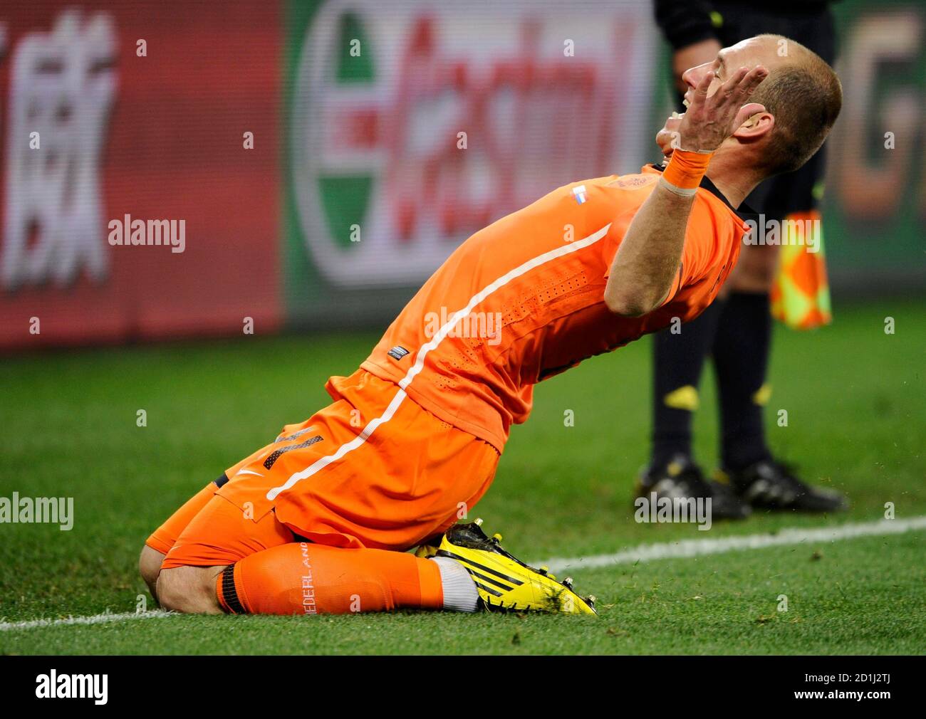 Arjen Robben, pays-Bas, célèbre son but lors de la demi-finale du match de  football de la coupe du monde 2010 contre l'Uruguay au stade Green point du  Cap le 6 juillet 2010.