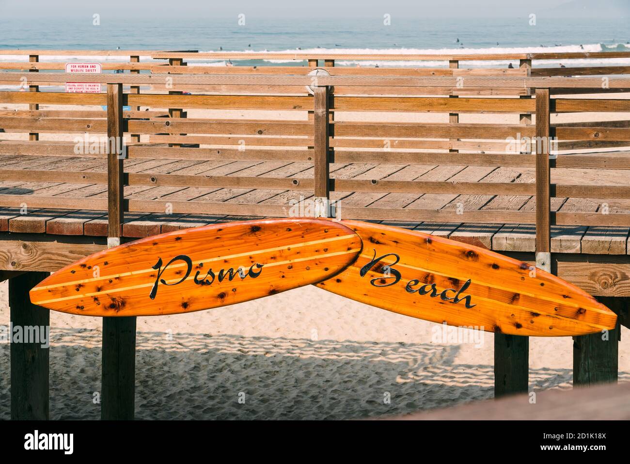 Panneau Pismo Beach sur bois. Pismo Beach Pier, côte du centre de la Californie Banque D'Images