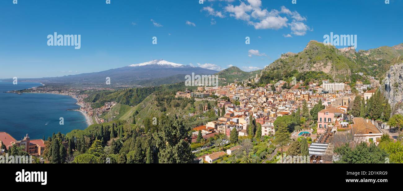 Taormine et Mt. L'Etna dans le bacground - Sicile. Banque D'Images