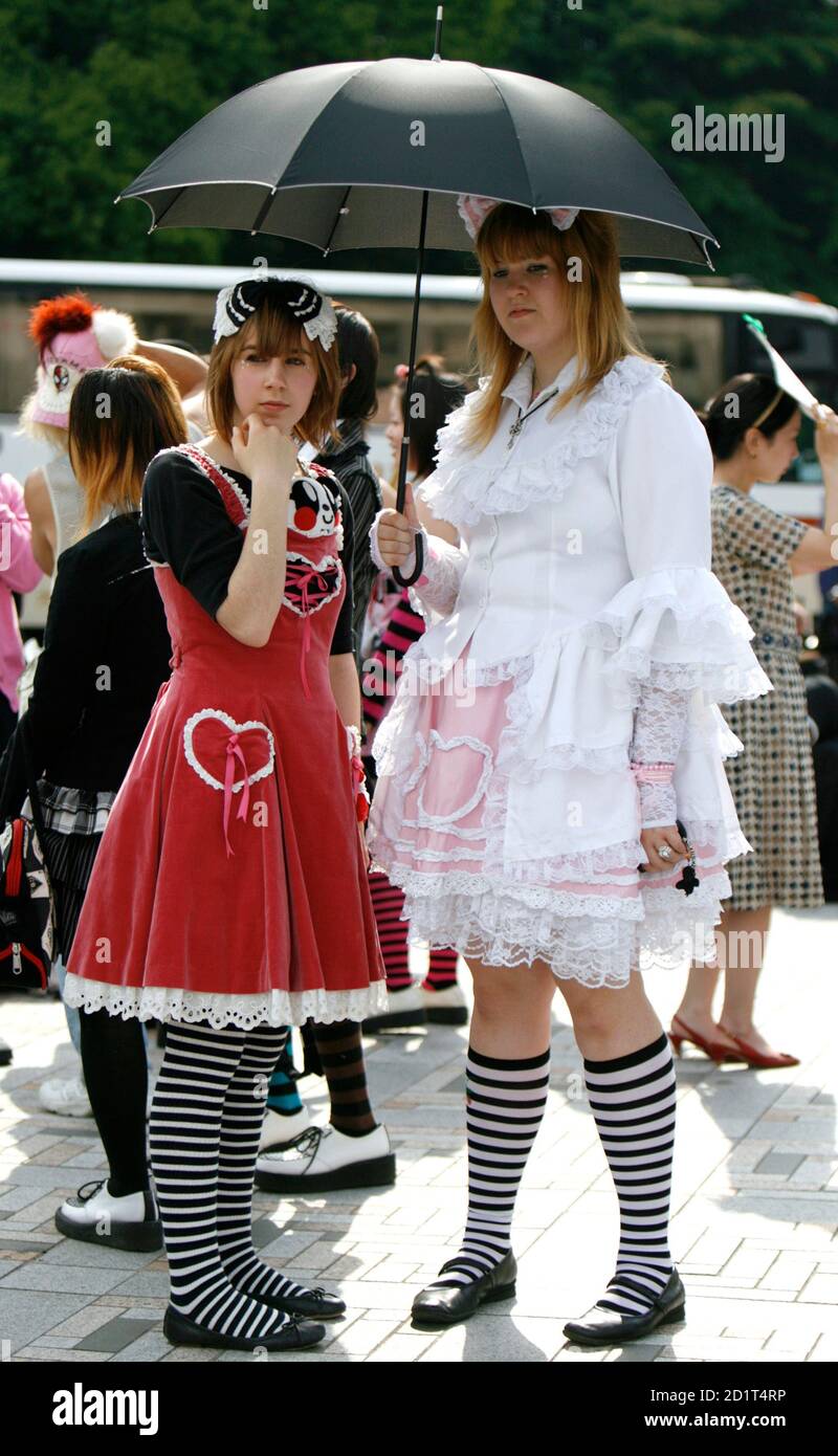 Girls Dressed Up In Costumes Hang About Tokyo S Harajuku District May 13 07 Reuters Kiyoshi Ota Japan Photo Stock Alamy