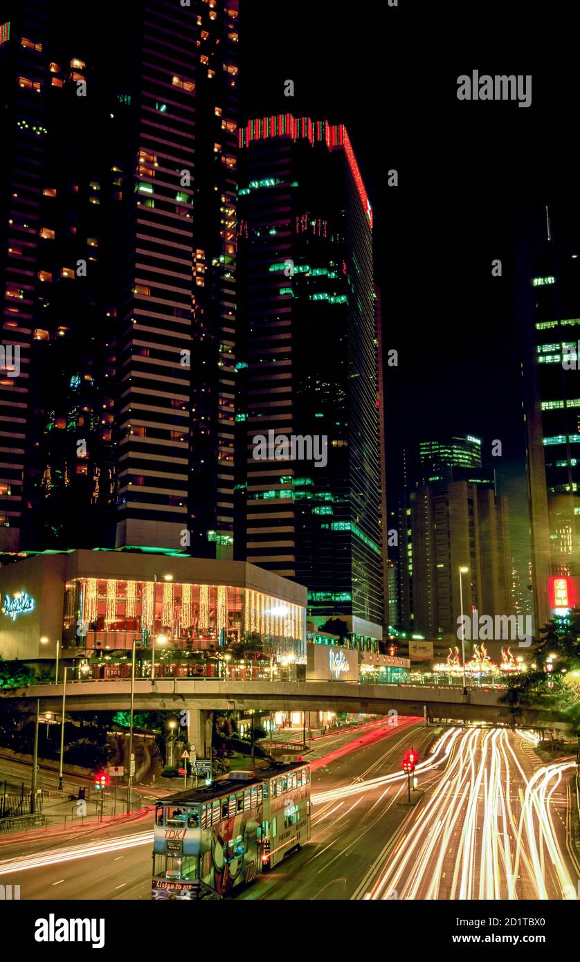 Des sentiers de randonnée, des bâtiments de grande hauteur et des tramways à Pacific place, Hong Kong, SAR, Chine Banque D'Images