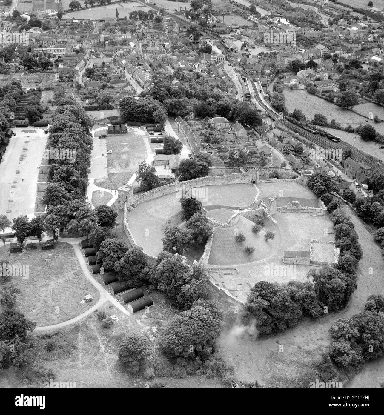 CHÂTEAU DE PICKERING, Yorkshire du Nord. Vue aérienne, 15 juillet 1953. Collection Aerofilm. Banque D'Images