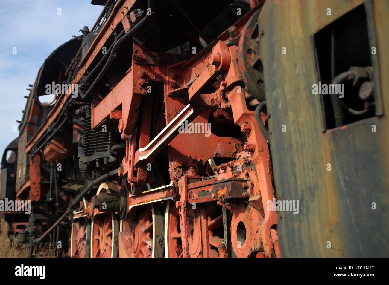 Locomotive à vapeur. Ancienne machine à chemin de fer rouillée. Industrie du charbon rétro. Banque D'Images