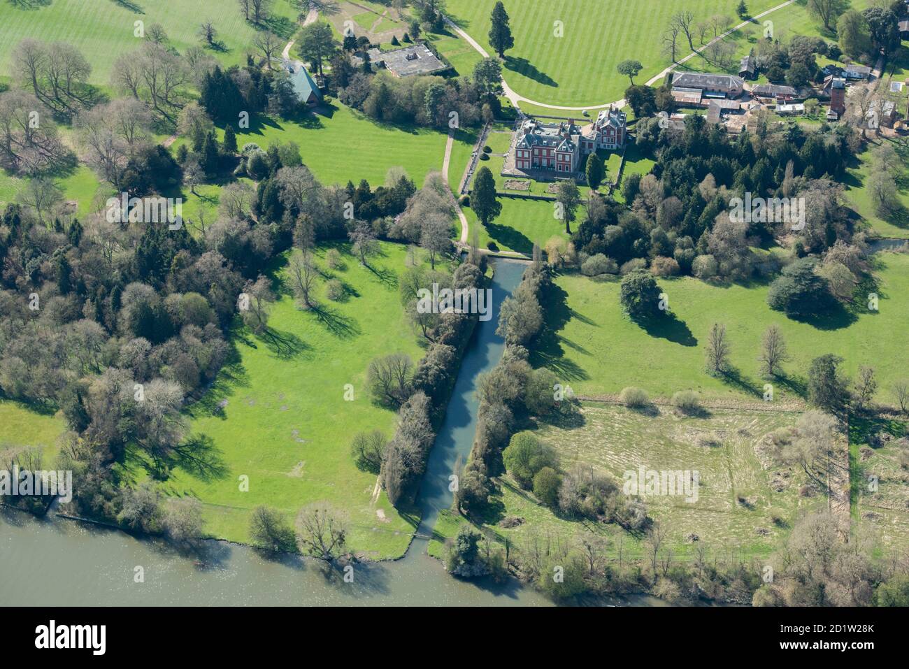Parc paysager conçu par Lancelot Capability Brown à Fawley court, Henley on Thames, Buckinghamshire, Royaume-Uni. Vue aérienne. Banque D'Images