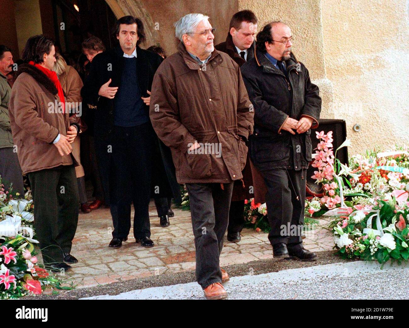 Tombe De Sophie Toscan Du Plantier Le producteur français Daniel Toscan du Plantier (C) assiste aux  funérailles de sa femme Sophie, avec son fils Pierre-Louis (R) à Mauvezin,  près de Toulouse, dans le sud-ouest de la France, le