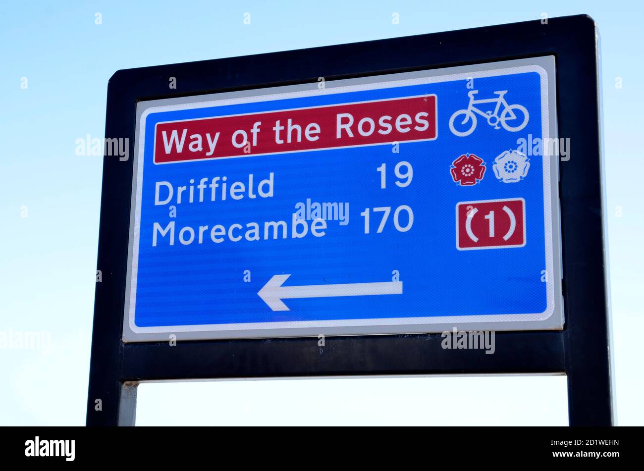 Un panneau pour la route du cycle des Roses entre Driffield et Morecambe, à Bridlington, dans le Yorkshire Banque D'Images