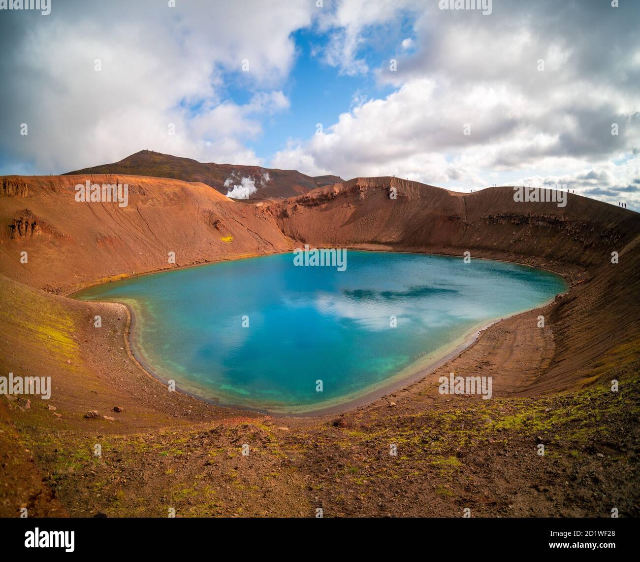 Cratère volcanique rempli d'eau Islande Banque D'Images