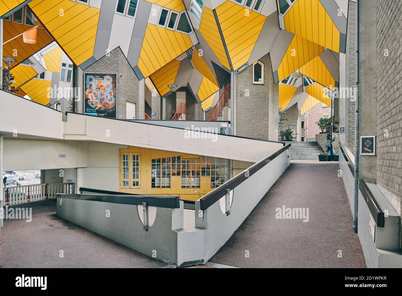 Vue extérieure des maisons Cube, Rotterdam, pays-Bas, ouvert en 1977. Banque D'Images