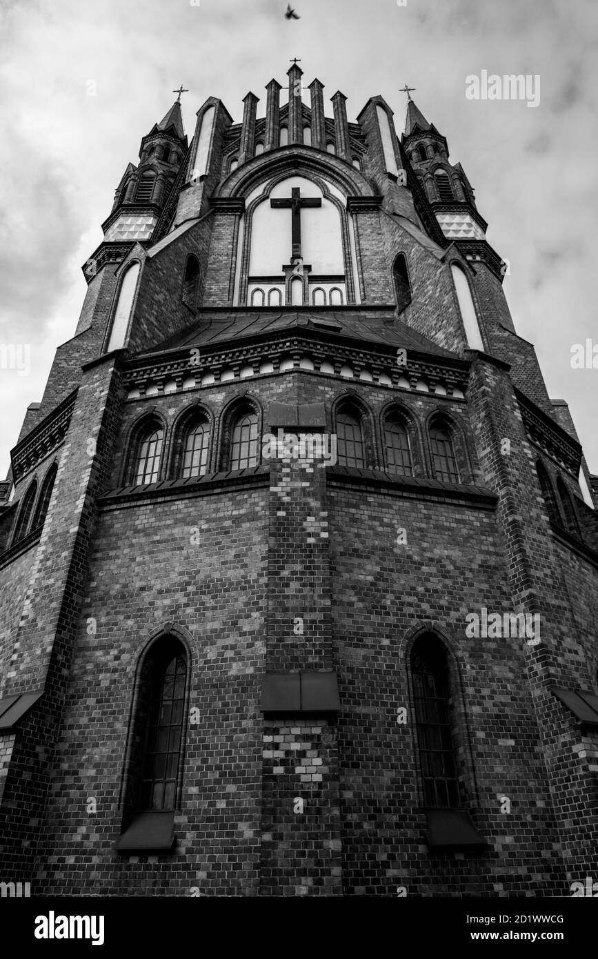 Façade en briques détail de la cathédrale Saint-Michel l'Archange et Saint-Florian le Martyr à Varsovie, Pologne, construite en 1901. Banque D'Images