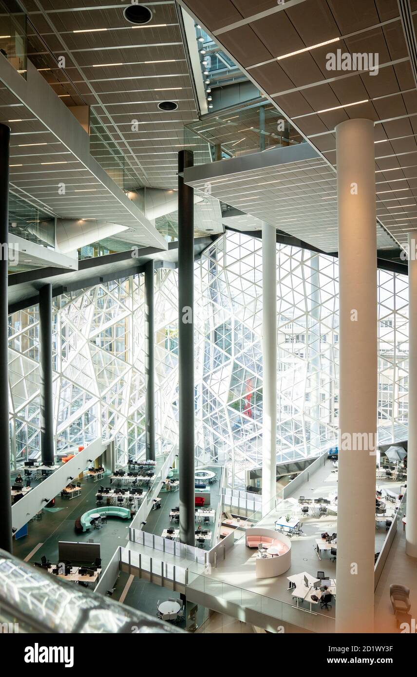 Berlin, Allemagne. 06e octobre 2020. La photo montre les unités de bureau dans le nouveau bâtiment Axel Springer le matin, peu avant l'ouverture officielle en présence du Président fédéral. Credit: Kay Nietfeld/dpa/Alay Live News Banque D'Images