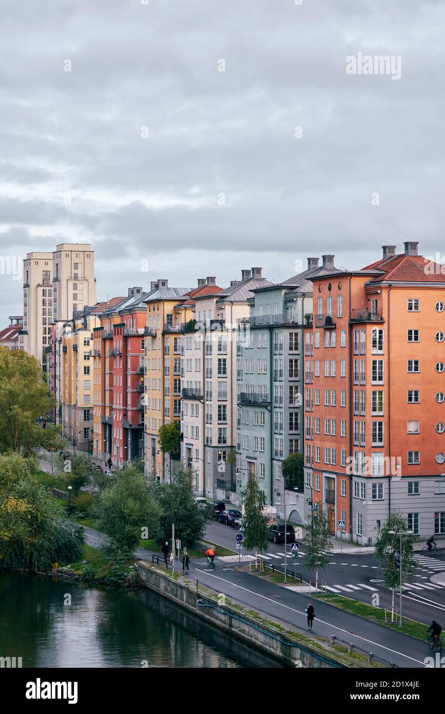 Une rangée d'appartements colorés à Stockholm, en Suède. Banque D'Images