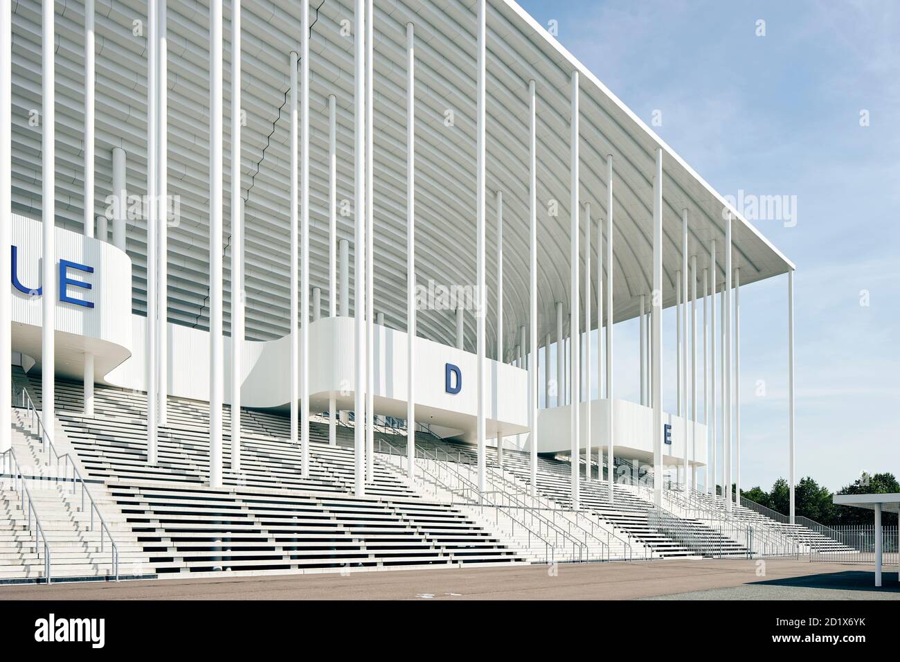 Le stade Matmut ATLANTIQUE, connu auparavant sous le nom de Nouveau Stade de Bordeaux, à Bordeaux, en France, est un stade de football élégant qui accueille environ 42,000 personnes. Terminé 2015. Banque D'Images