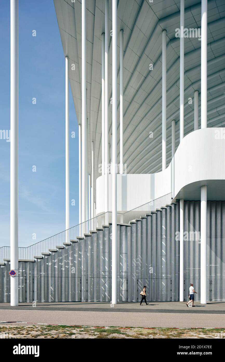 Le stade Matmut ATLANTIQUE, connu auparavant sous le nom de Nouveau Stade de Bordeaux, à Bordeaux, en France, est un stade de football élégant qui accueille environ 42,000 personnes. Terminé 2015. Banque D'Images