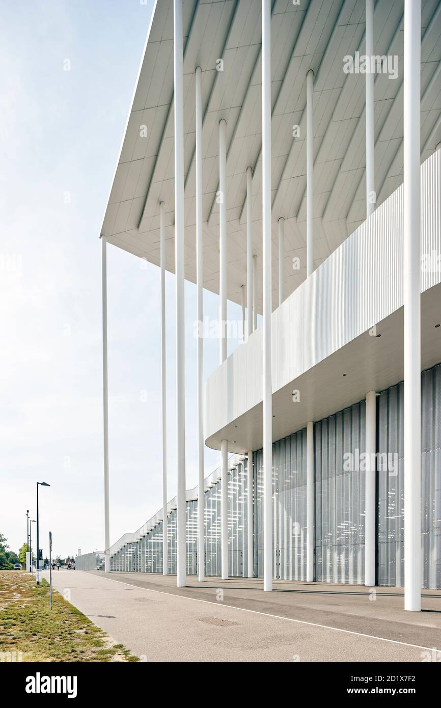 Le stade Matmut ATLANTIQUE, connu auparavant sous le nom de Nouveau Stade de Bordeaux, à Bordeaux, en France, est un stade de football élégant qui accueille environ 42,000 personnes. Terminé 2015. Banque D'Images