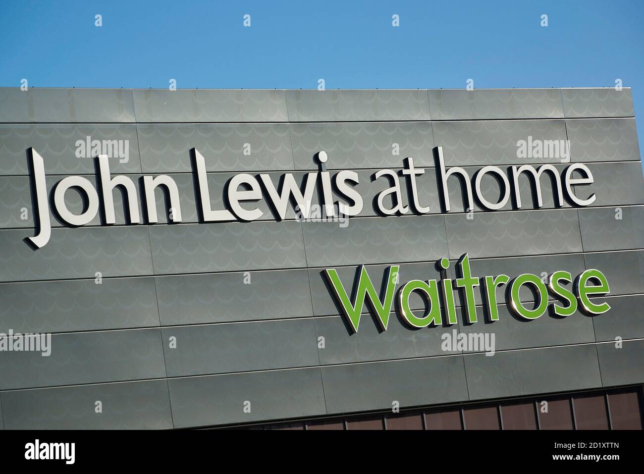 John Lewis au magasin de détail de Waitrose à Horesham, dans le sud-est de l'Angleterre, au Royaume-Uni Banque D'Images