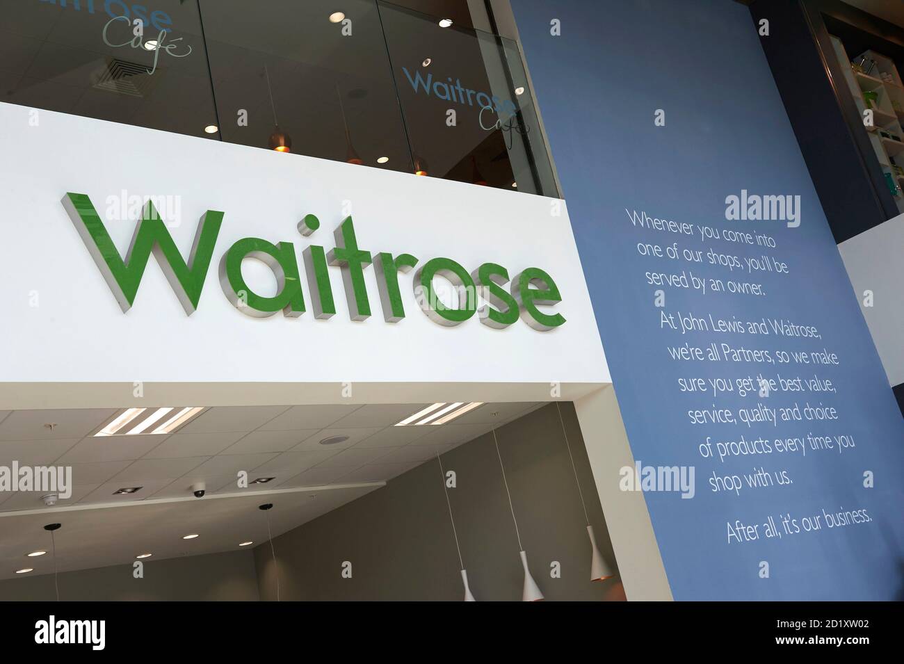 John Lewis au magasin de détail de Waitrose à Horesham, dans le sud-est de l'Angleterre, au Royaume-Uni Banque D'Images