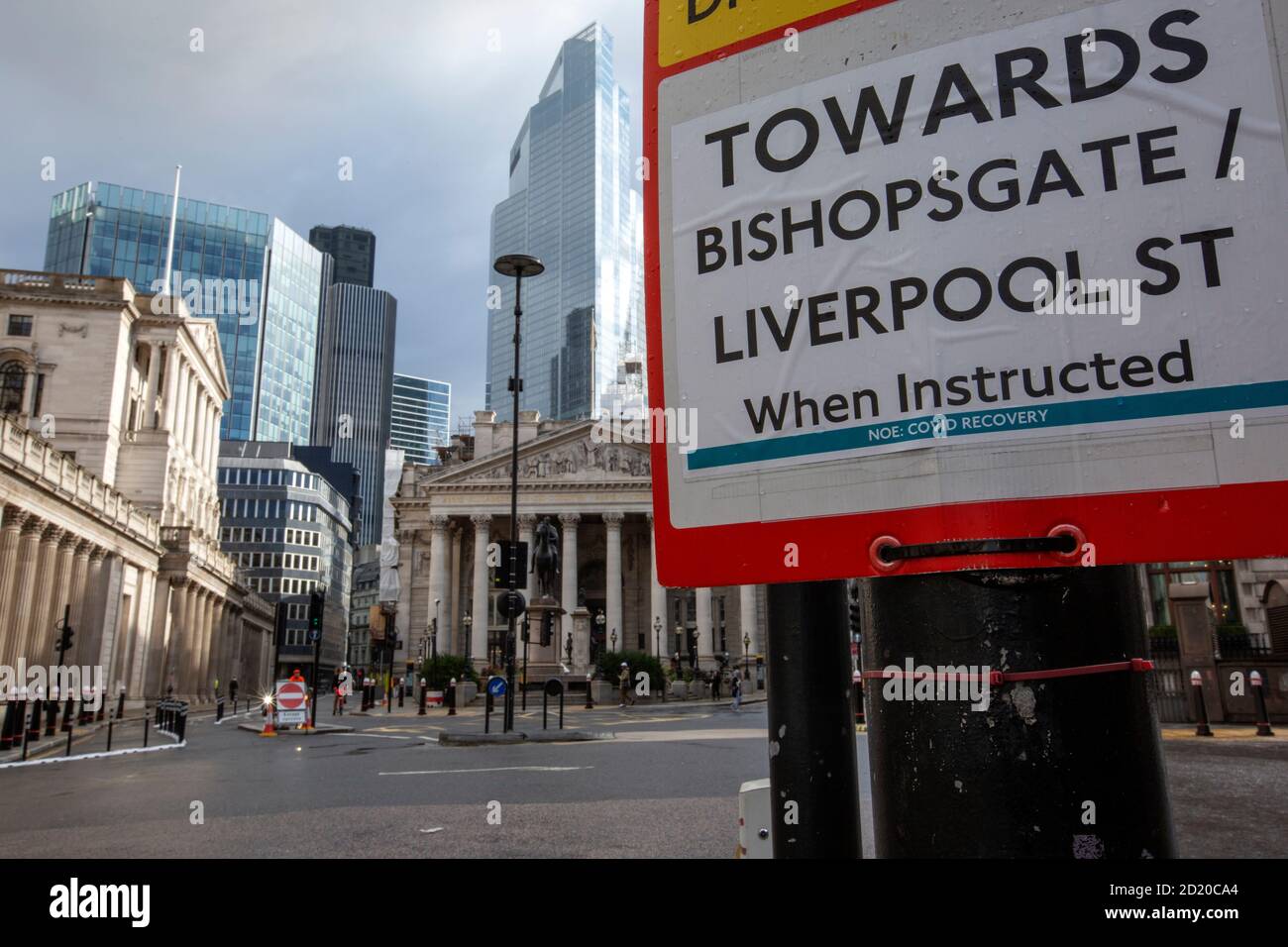 Une intersection tranquille de la banque surplombant la Banque d'Angleterre et la Bourse royale comme deuxième coronavirus menace l'économie du Royaume-Uni, Londres, Angleterre, Royaume-Uni Banque D'Images