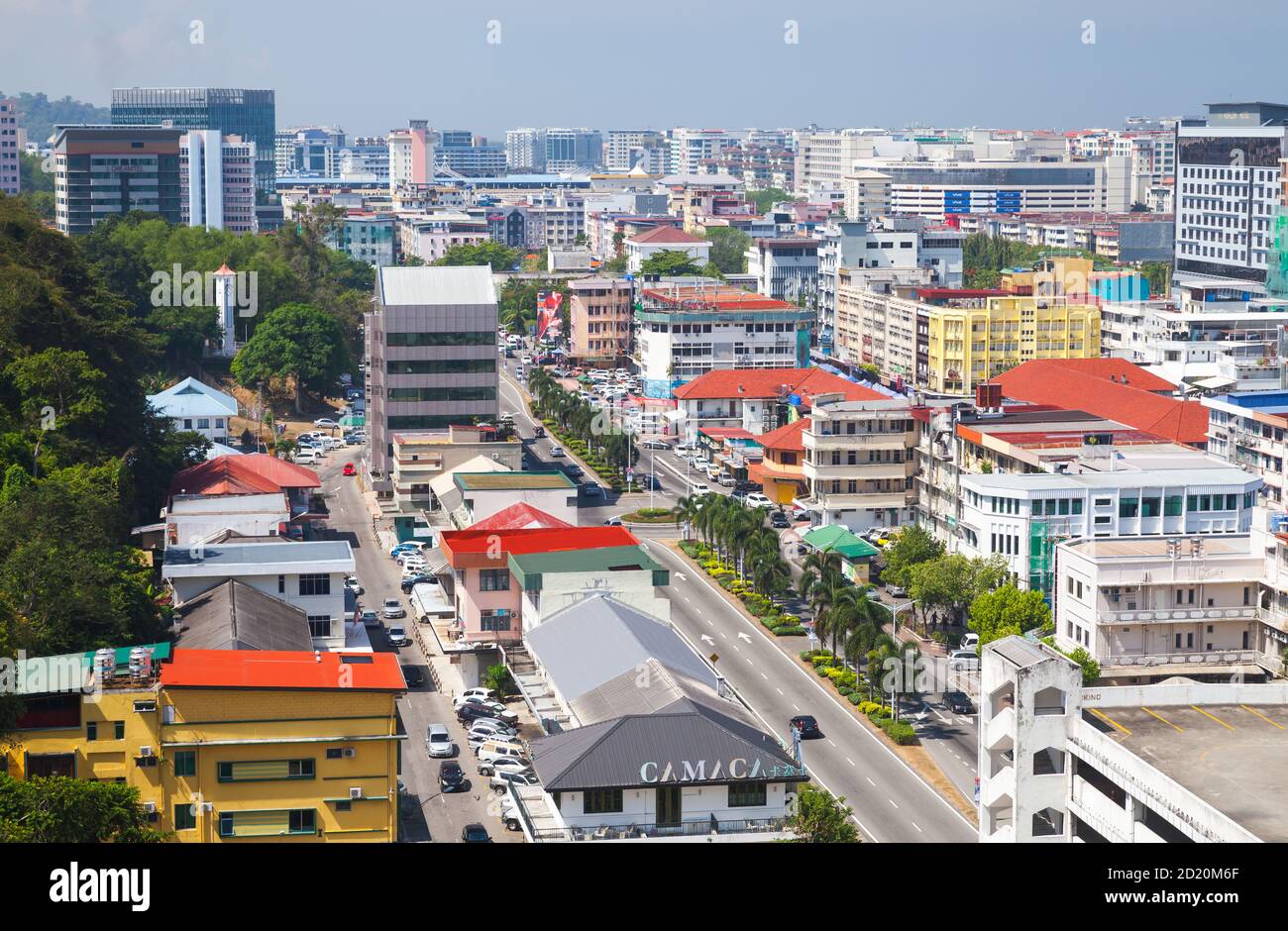 Kota Kinabalu, Malaisie - 17 mars 2019 : quartier central de Kota Kinabalu, paysage urbain aérien avec bâtiments modernes Banque D'Images