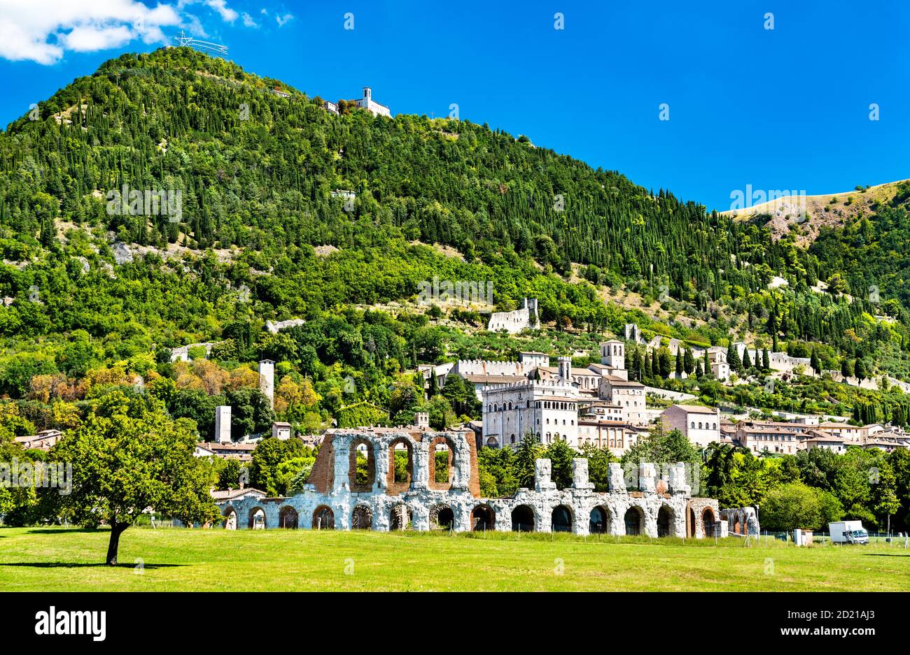 Gubbio avec théâtre romain en Ombrie, Italie Banque D'Images