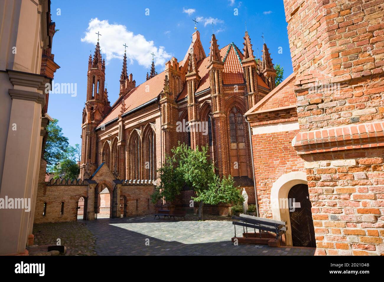 Église Sainte-Anne de style gothique à la rue Maironio dans la vieille ville de Vilnius, Lituanie Banque D'Images