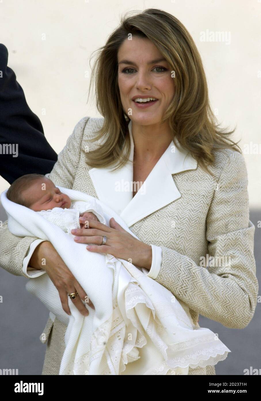 Spain's Princess Letizia smiles as she holds her new born Infanta Leonor as  they leave hospital in Madrid, November 7, 2005. Spain's future queen,  Princess Letizia, gave birth one week ago to