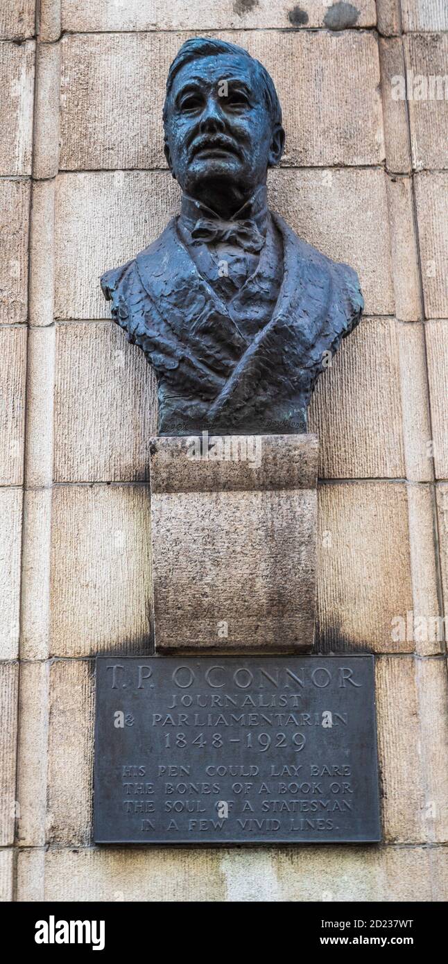 Buste de journaliste et politicien T. P. O'Connor, Fleet Street, Londres. Journaliste, une figure politique nationaliste irlandaise et un député depuis près de 50 ans. Banque D'Images